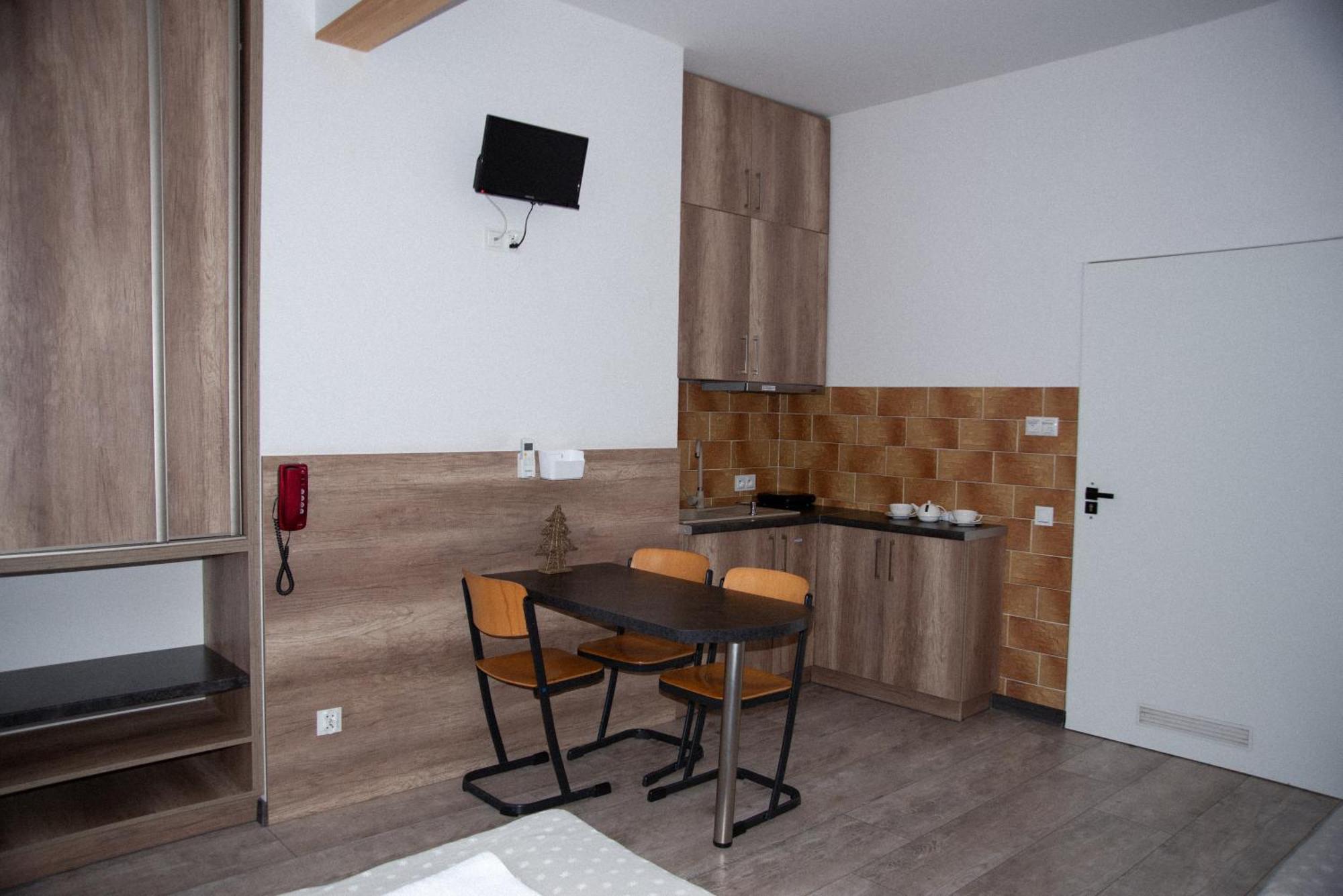 Noclegi "Poza Szlakiem" Wałbrzych Extérieur photo