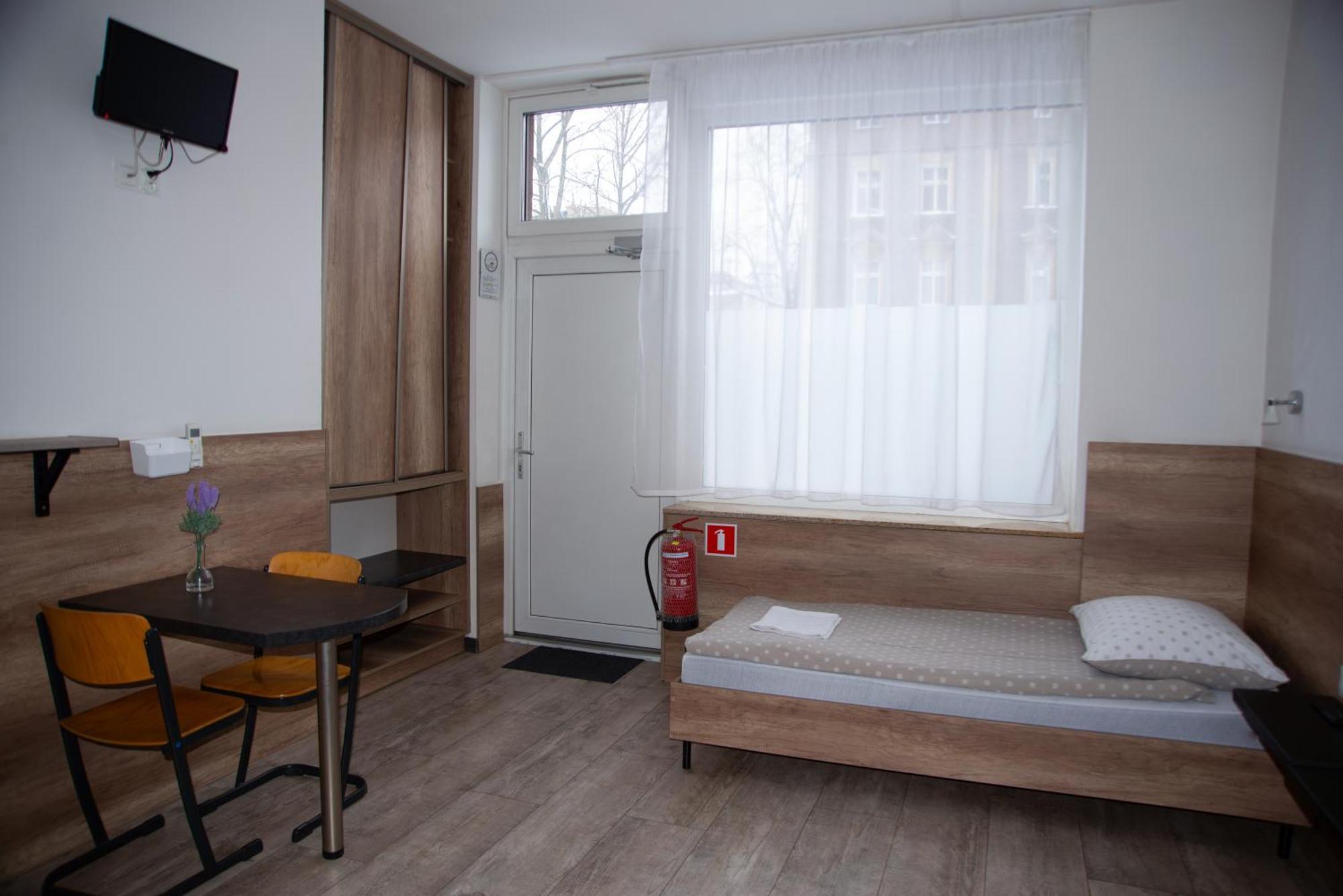 Noclegi "Poza Szlakiem" Wałbrzych Extérieur photo